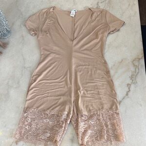 Fashion nova romper lg